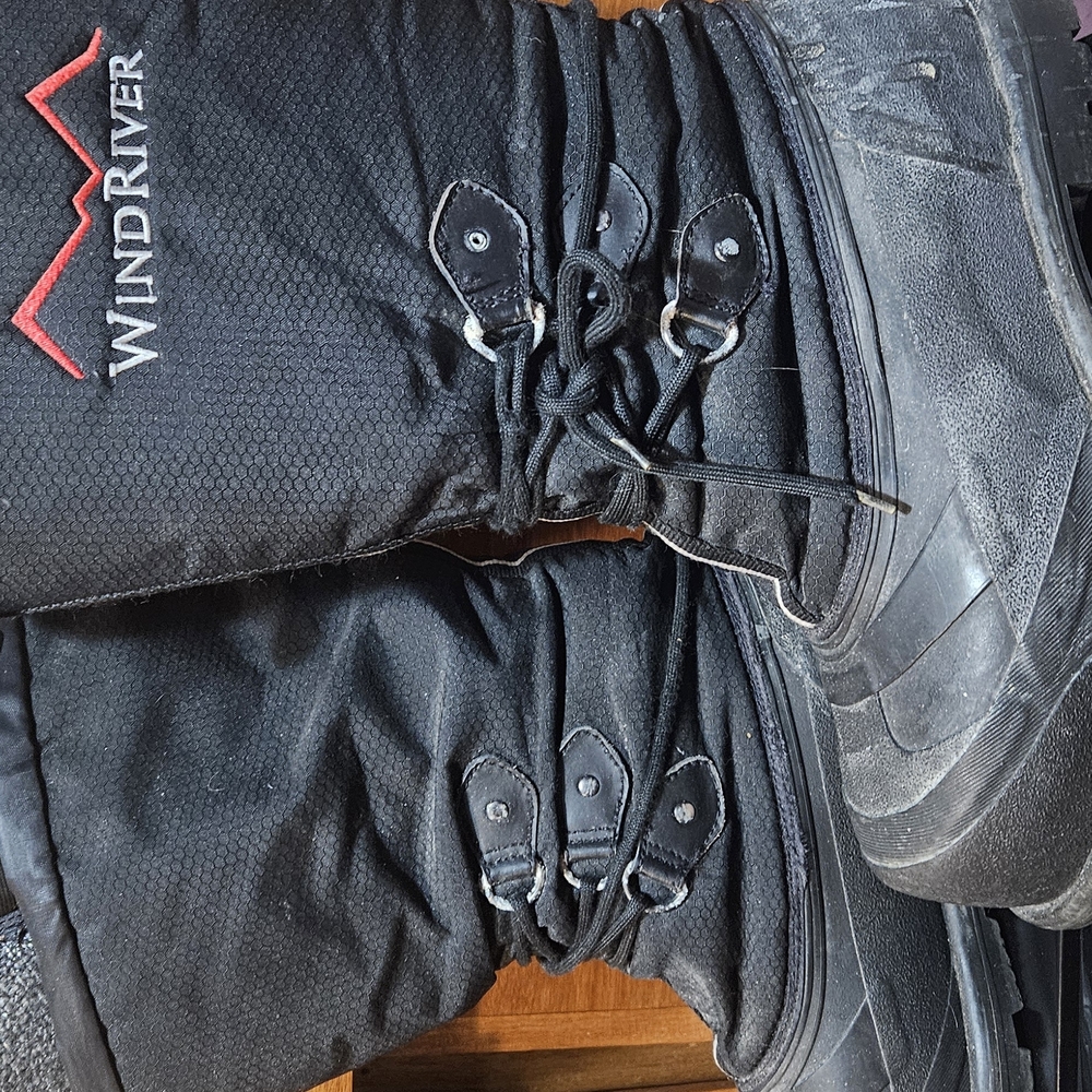 SOLD - WindRiver Black Winter Boots